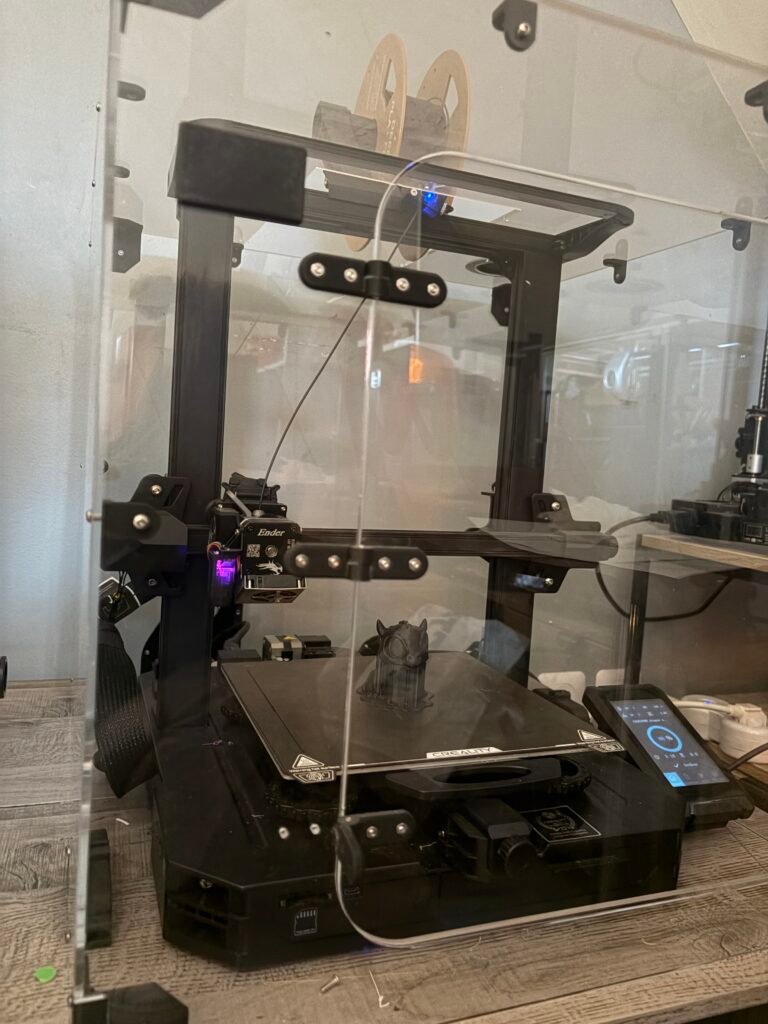 Imprimante 3D Creality Ender 3 S1 Pro en fonctionnement pour impression de figurines 3D personnalisées