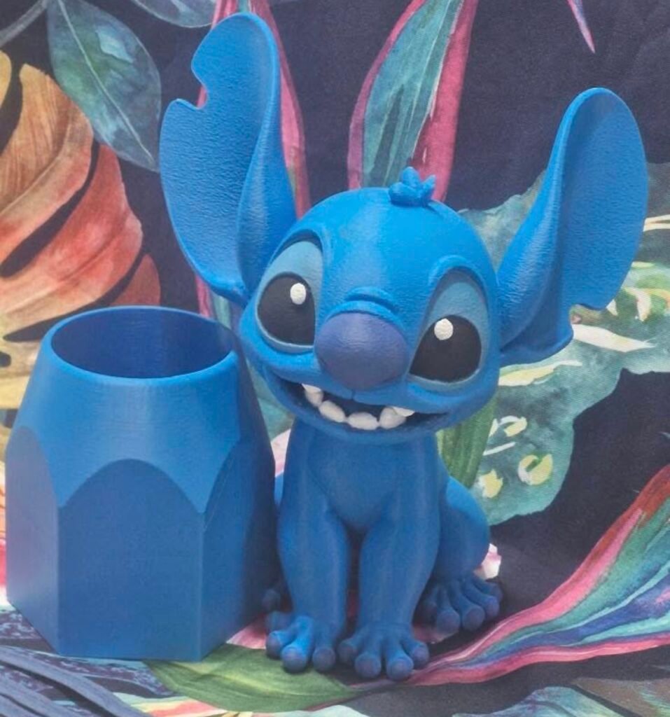 Pot à crayons en impression 3D personnalisé avec figurine monstre colorée